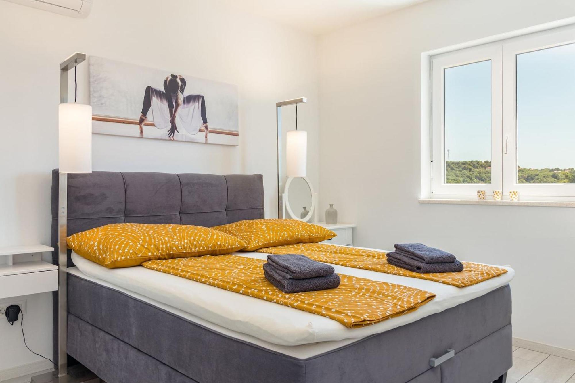 Penthouse Apartment Sax Медулин Экстерьер фото
